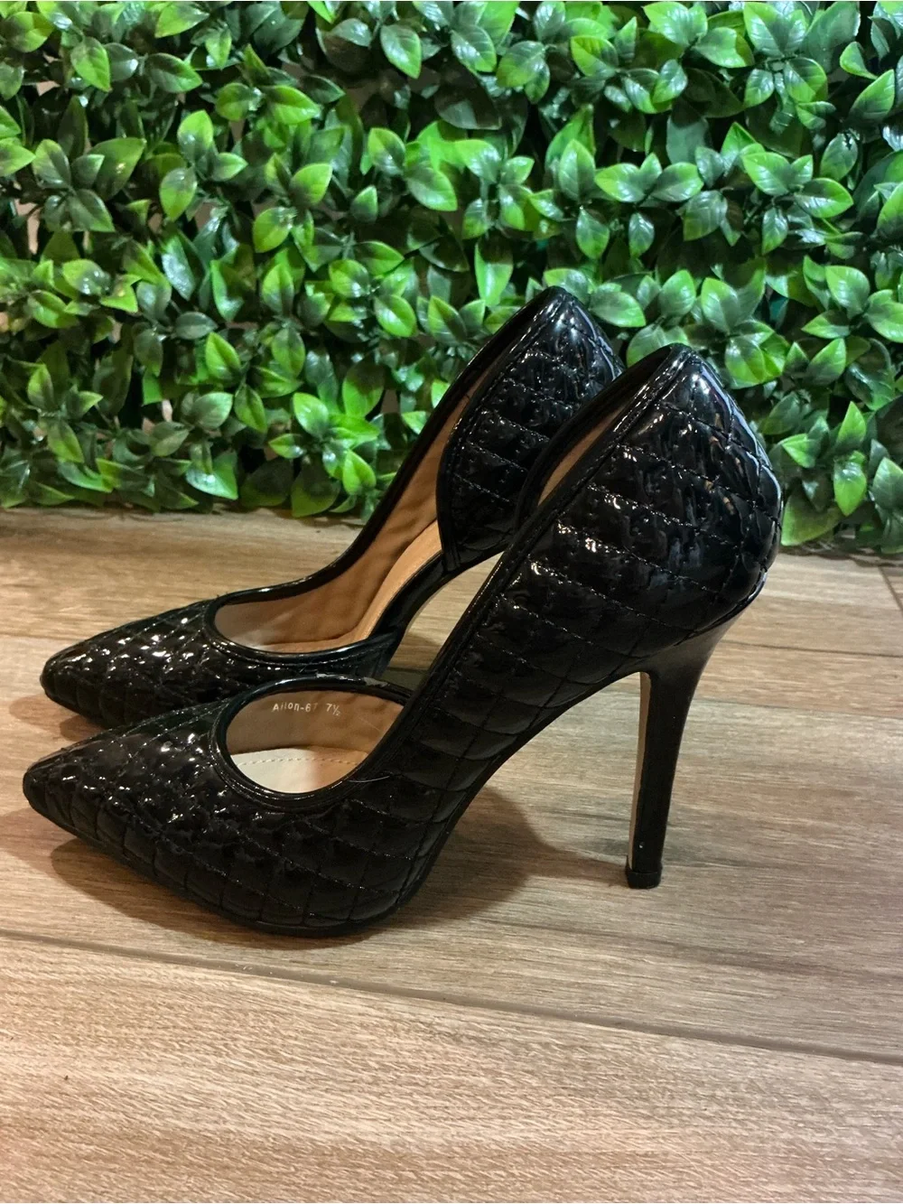 NWOT Easos Geal Black Quilted Patent Pointed Toe Heels Size 7.5